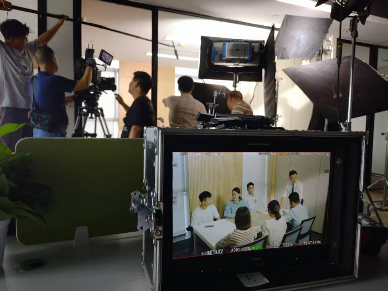 黄陂区TVC拍摄公司：科技产品视觉化大师，诠释未来感与功能美学