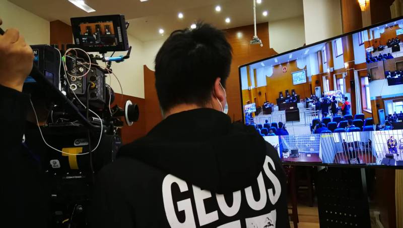 AI生成VS人工创意——黄陂区广告片拍摄公司的技术浪漫主义实践